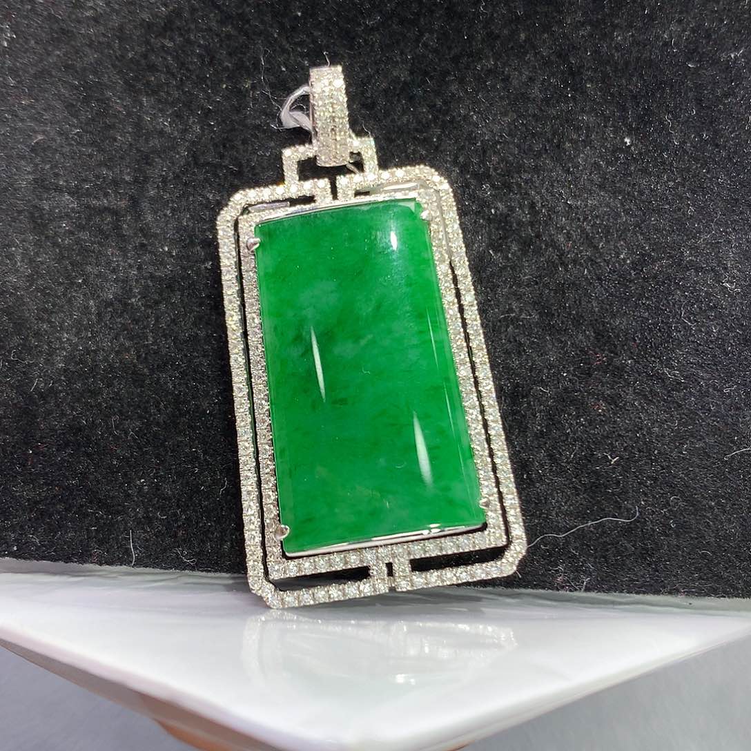 翡翠吊坠(赠链)18K金镶嵌