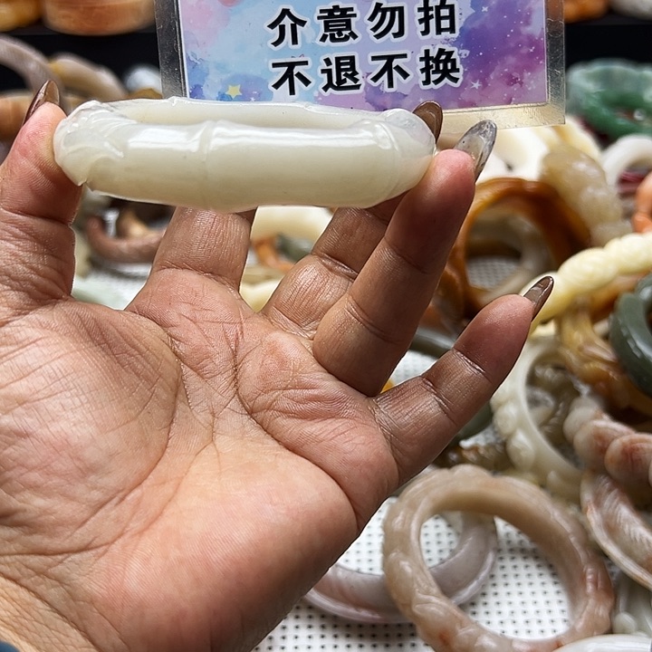 未镶嵌手镯石英岩玉有***鼠