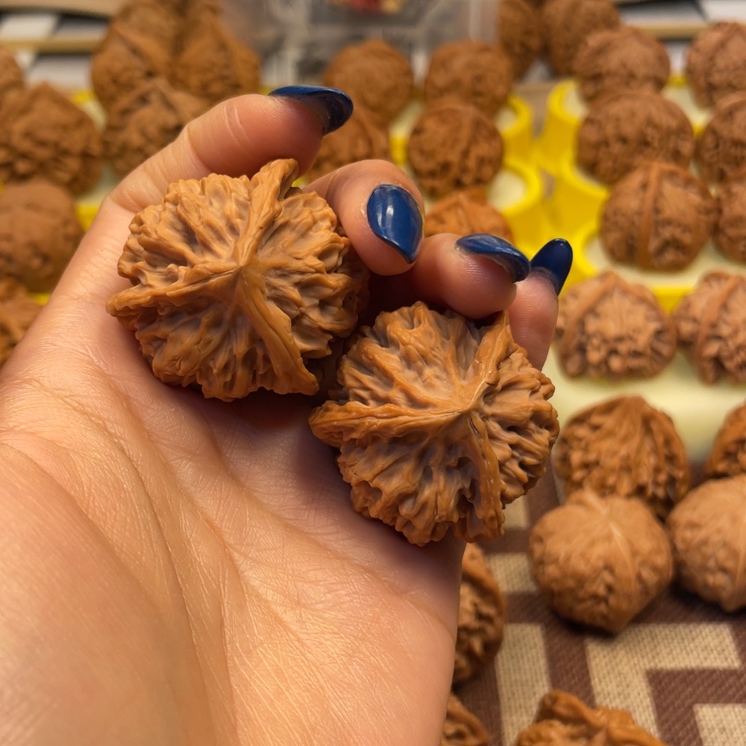 文玩核桃吊坠帝王三棱