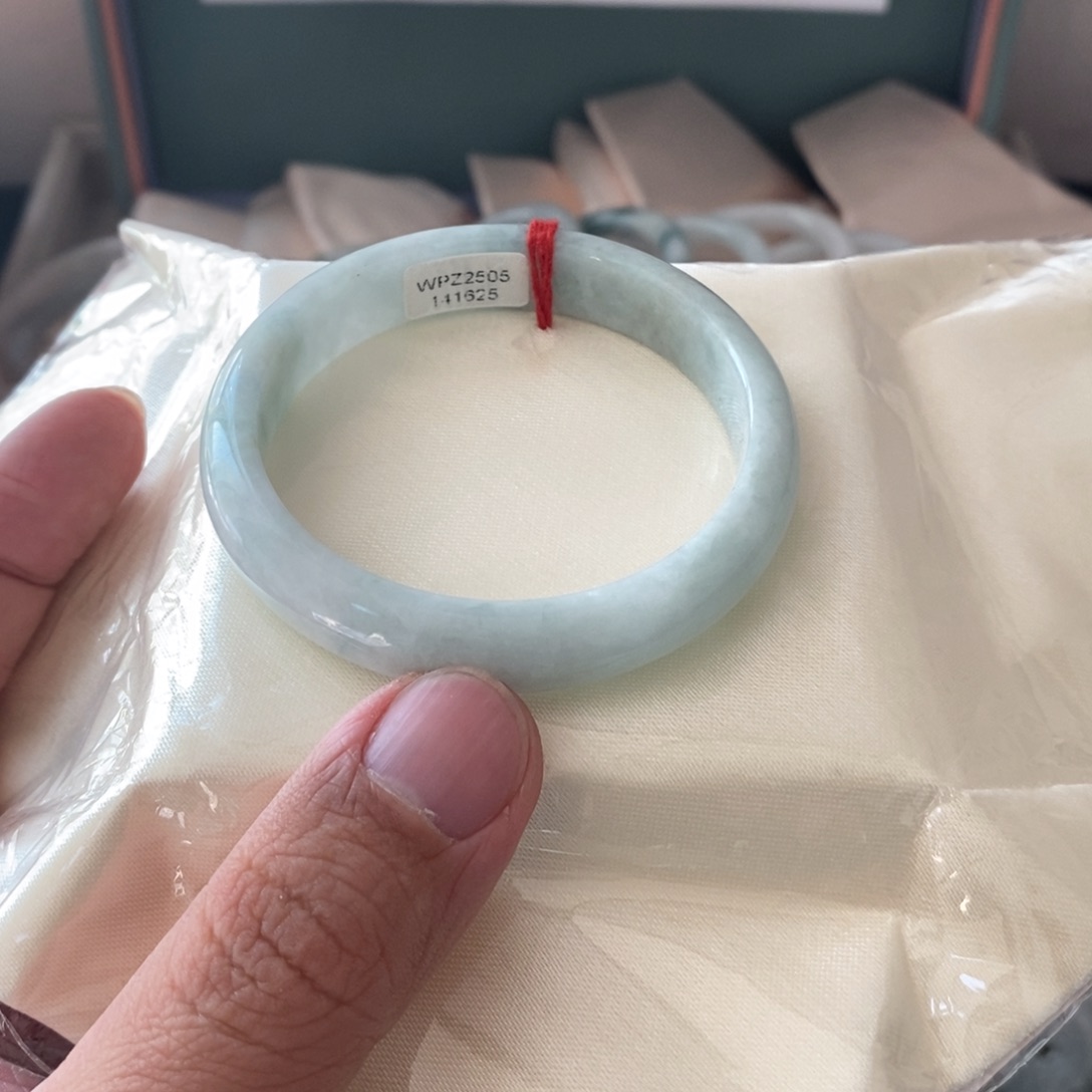 今***.翡翠未镶嵌手镯54.7