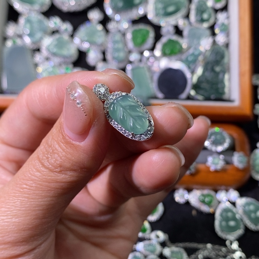 【闪购商品】翡翠颈饰未镶嵌天然