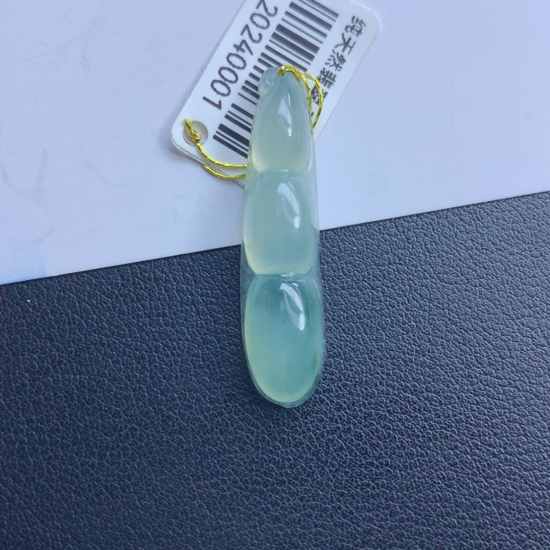 翡翠颈饰未镶嵌福豆