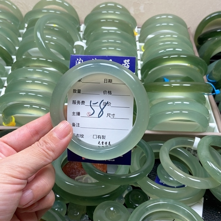 未镶嵌蛇纹石玉手镯余*