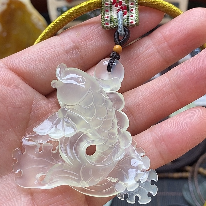 盛***年蛇纹石玉未镶嵌颈饰