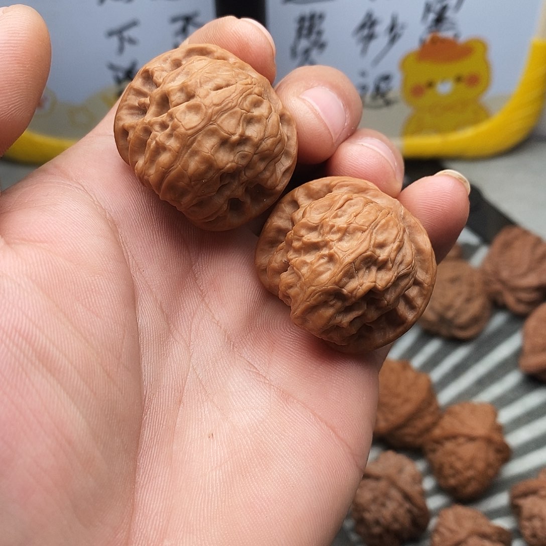 文玩核桃吊坠野狼