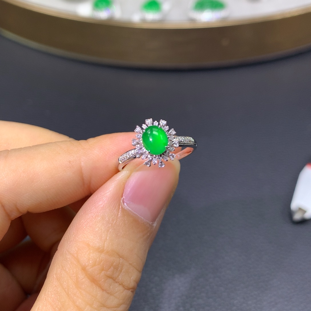 翡翠戒指18K金镶嵌翡翠