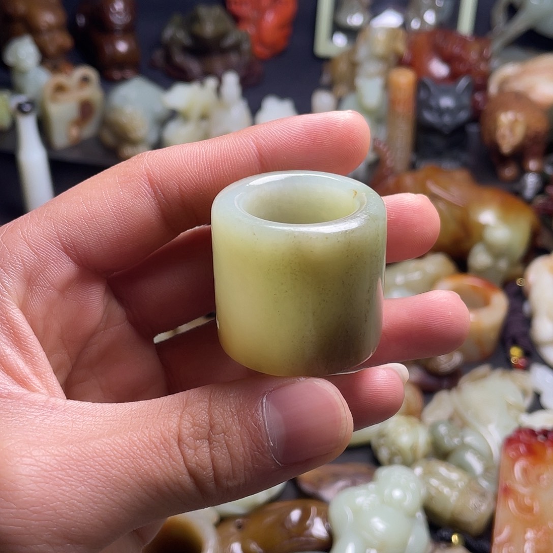 室***香和田玉（糖玉）未镶嵌颈饰