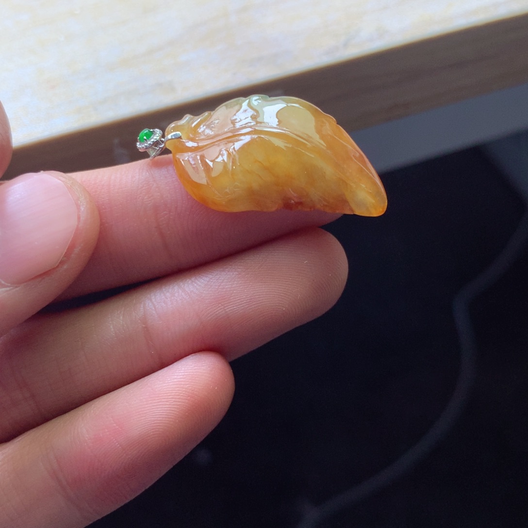 翡翠颈饰18K金镶嵌吊坠