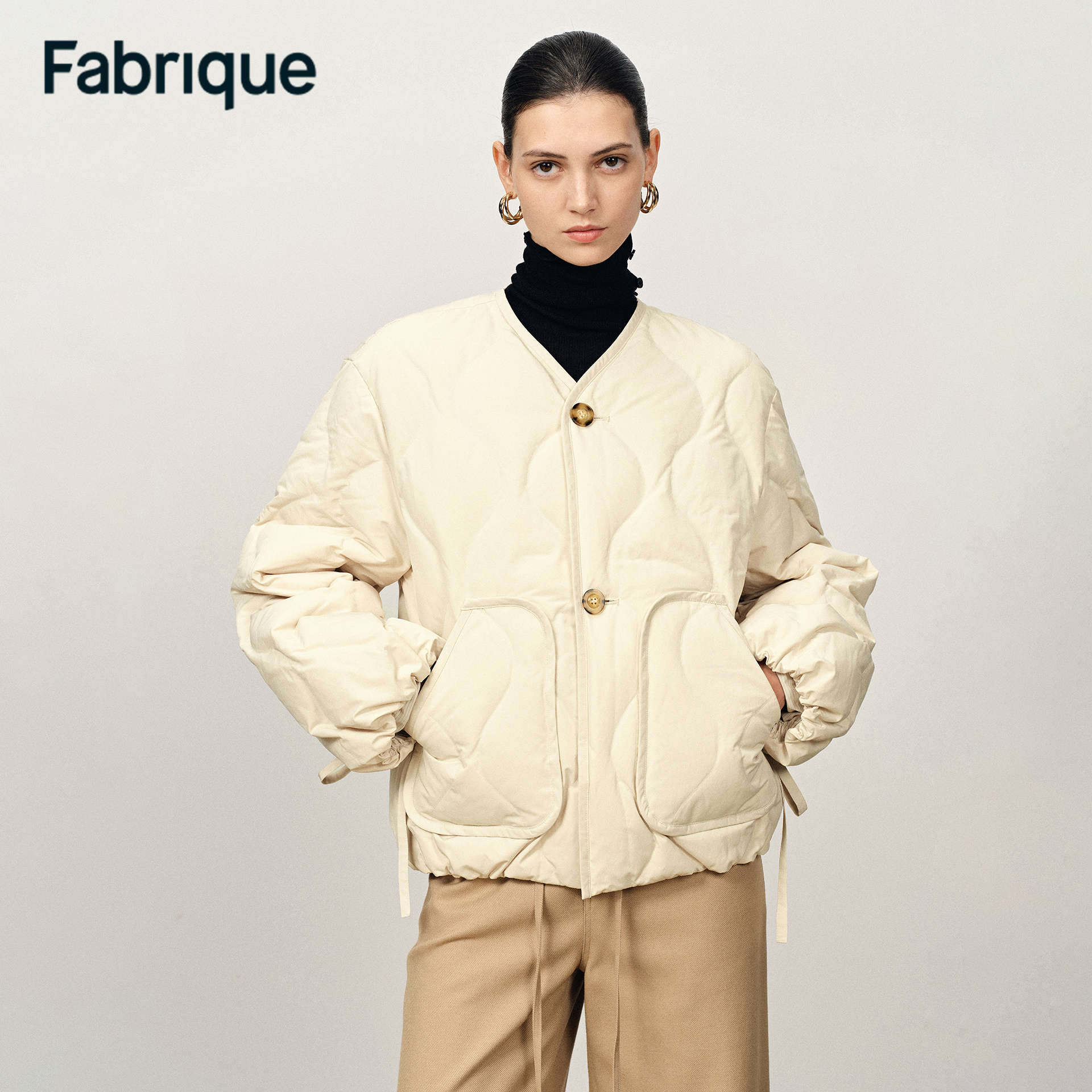 Fabrique Colton【天鹅堡】云朵感葫芦绗缝小V领配腰带短款羽绒服
