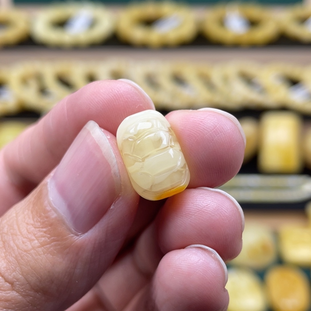 琥珀裸石未镶嵌琥珀蜜蜡