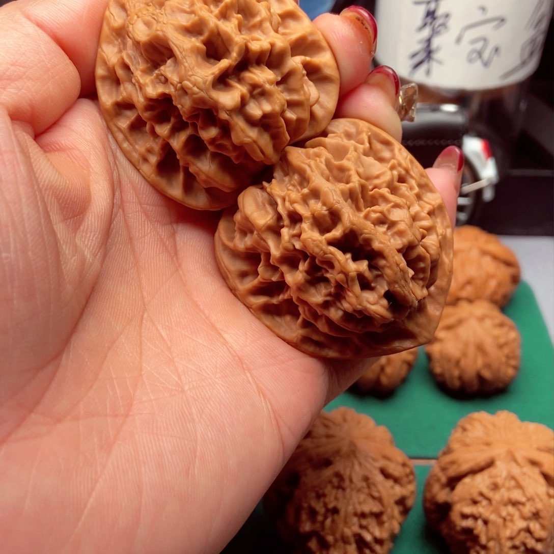 文玩核桃吊坠帝王龙纹44已打底