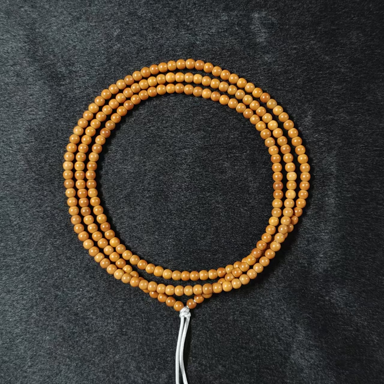 【0015】橄榄核核尖圆珠4.75mm左右“老挝料”长串脖挂200颗以上