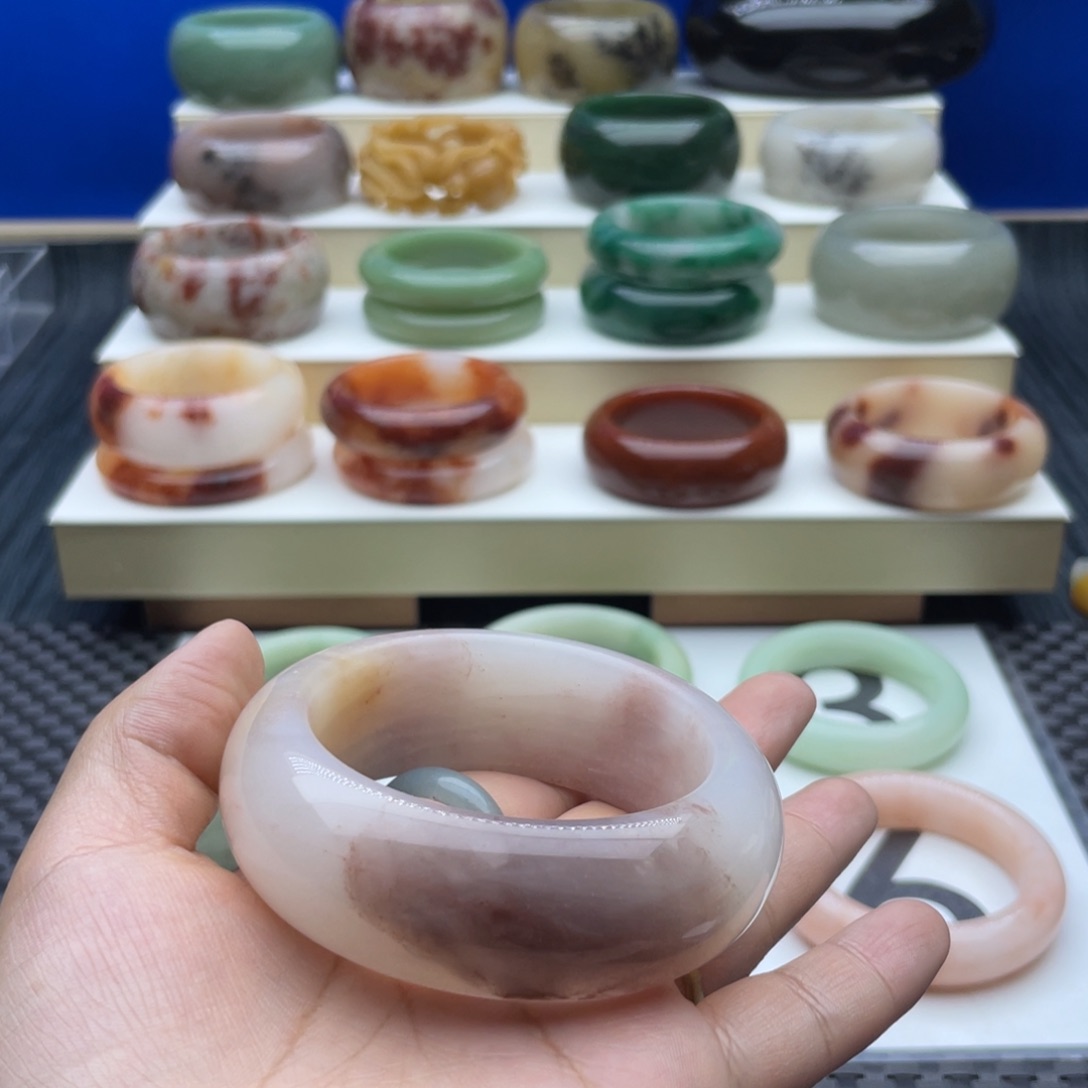 石英质玉手镯未镶嵌