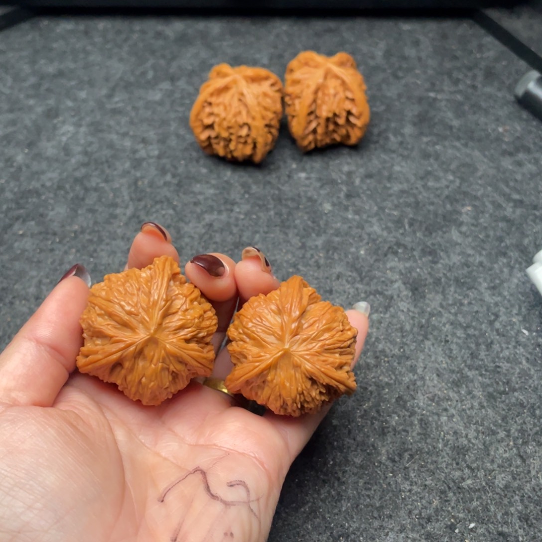 柏***.文玩核桃吊坠磨盘