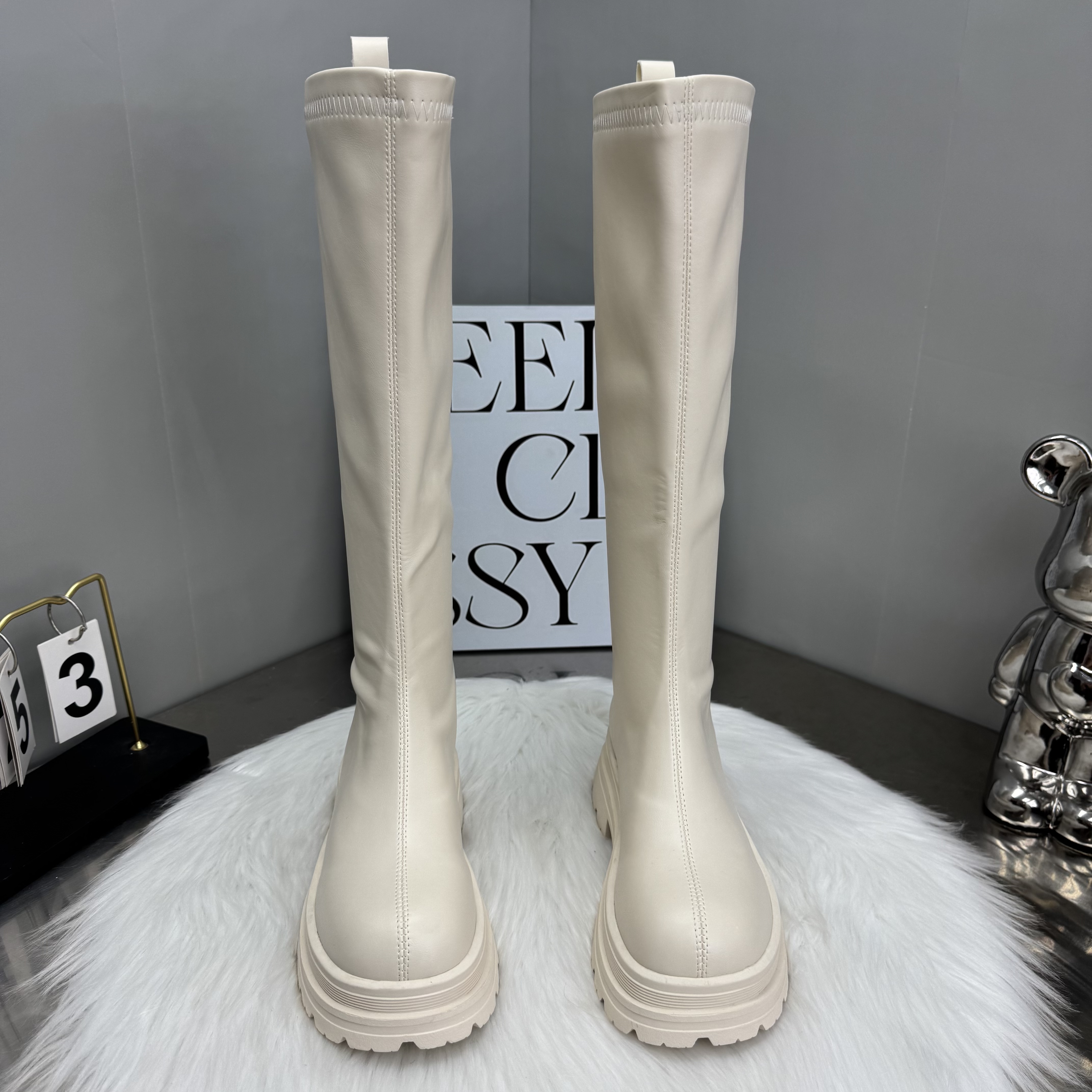 橡胶软底修身长筒靴2025秋冬款后拉链骑士靴白色不过膝显瘦女长靴