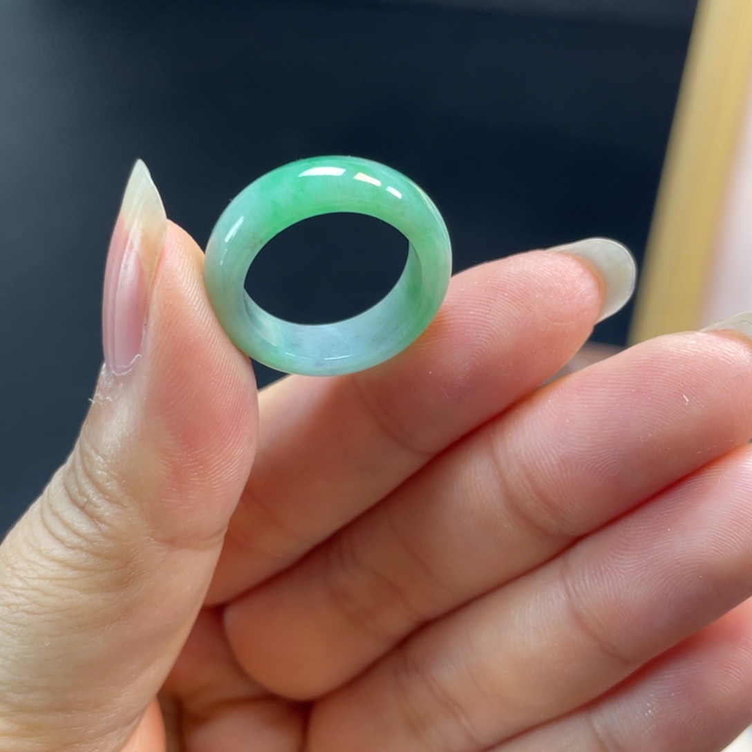 翡翠未镶嵌戒圈甜绿乌鸡白凤丸 11