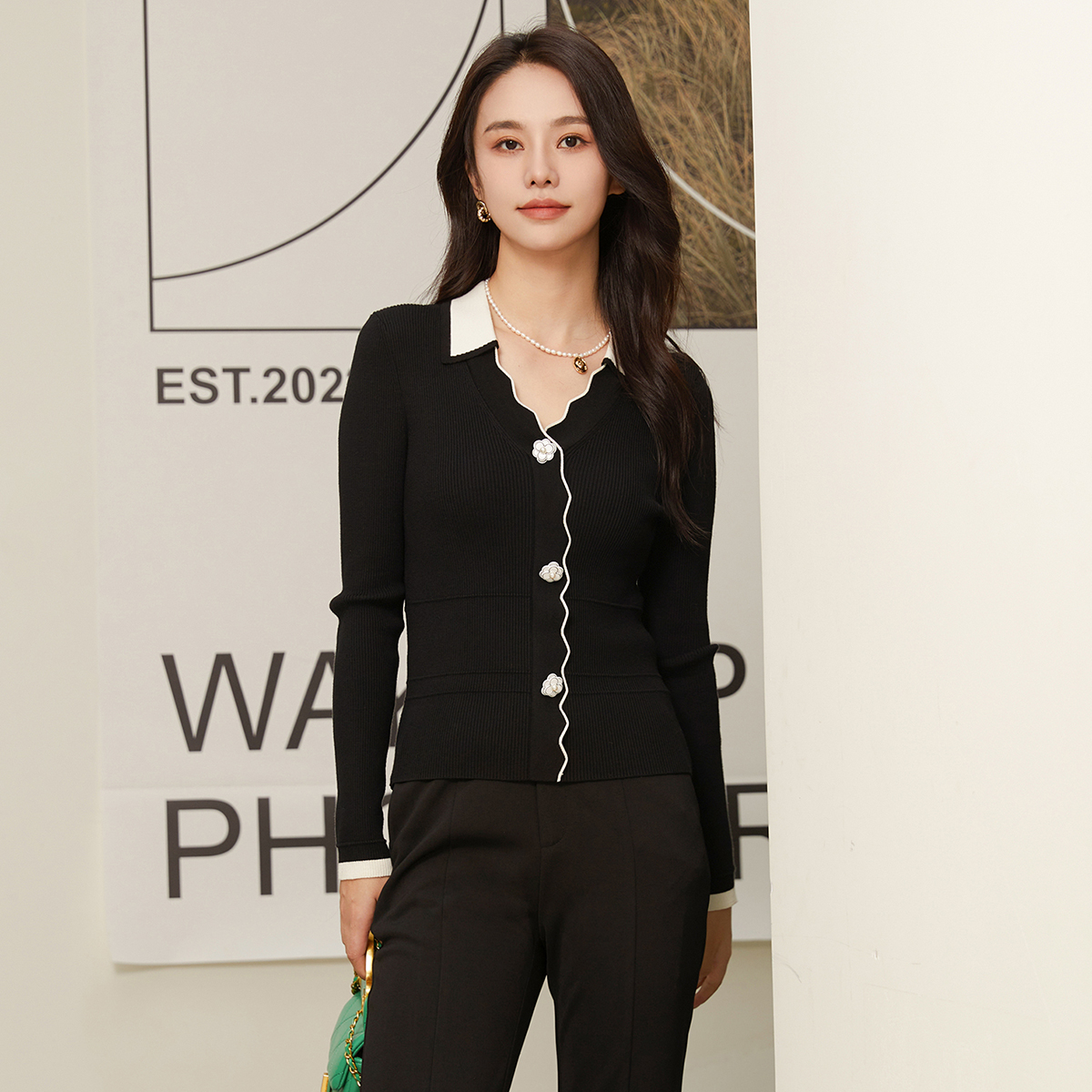 2025新款气质Polo领小V领拼色针织上衣【13F675】