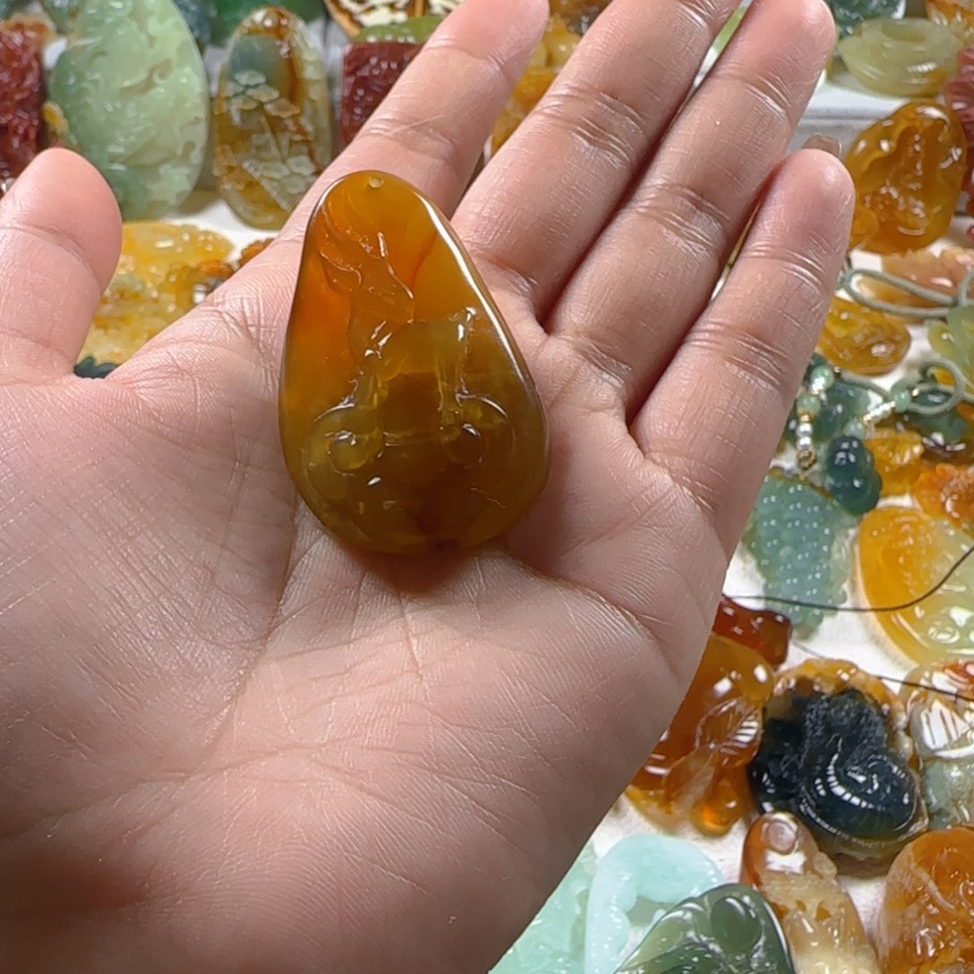 蛇纹石玉颈饰未镶嵌