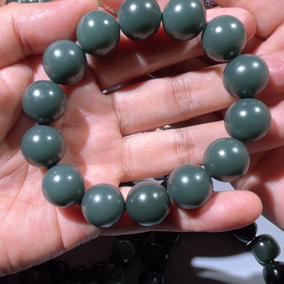 l***v和田玉未镶嵌手链