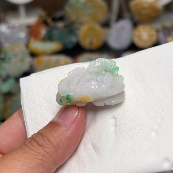 翡翠颈饰未镶嵌吊坠