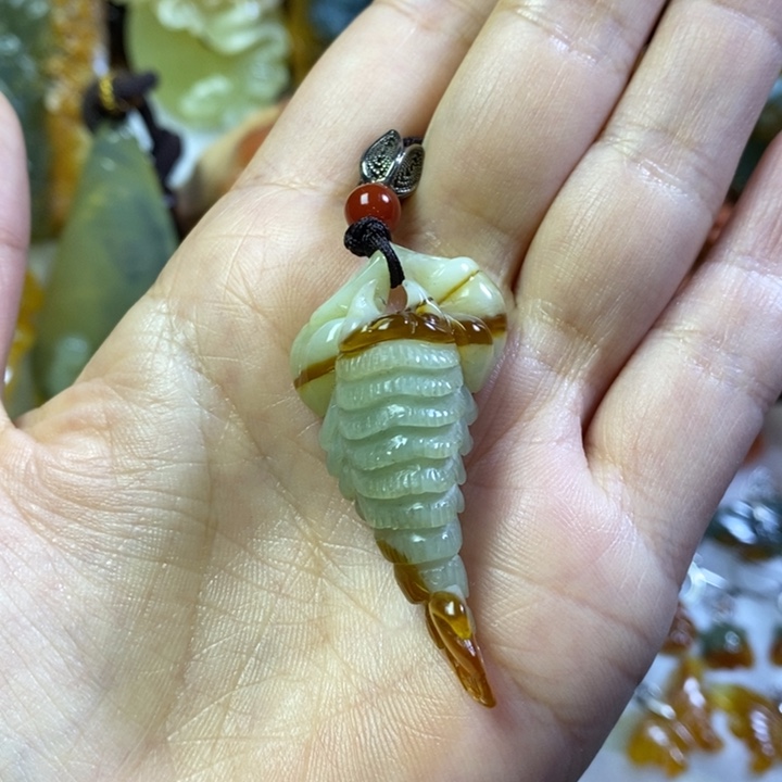 蛇纹石玉颈饰未镶嵌