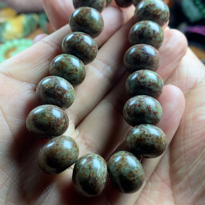 岫岩河磨玉（透闪石质玉）手链未镶嵌与****报