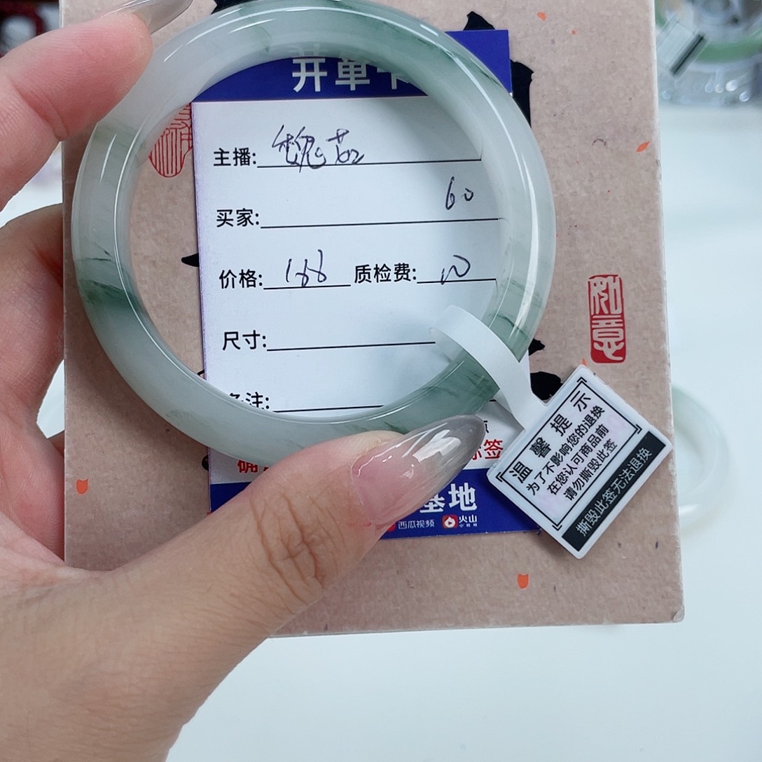 未镶嵌手镯石英质玉