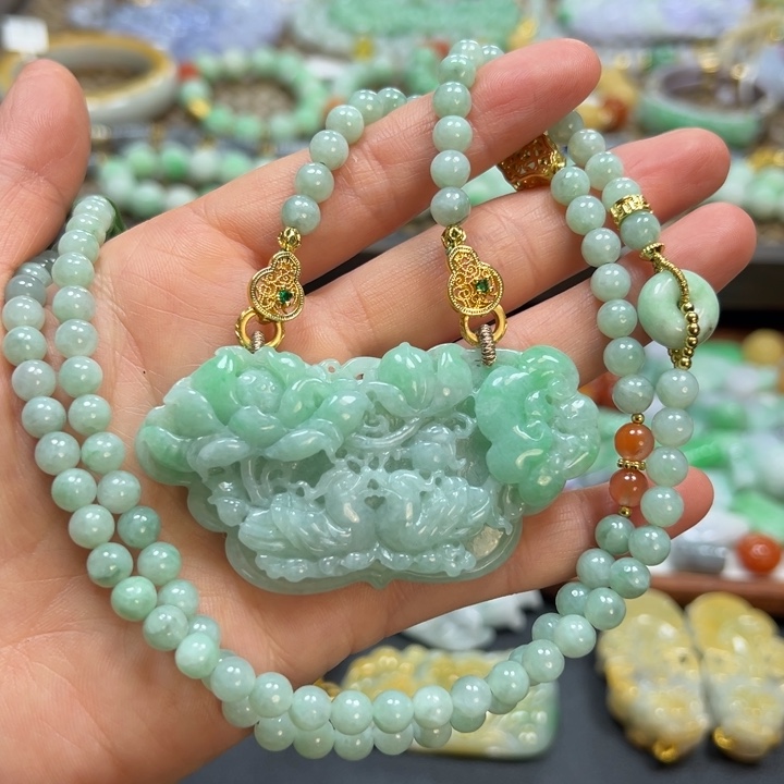 翡翠颈饰未镶嵌吊坠