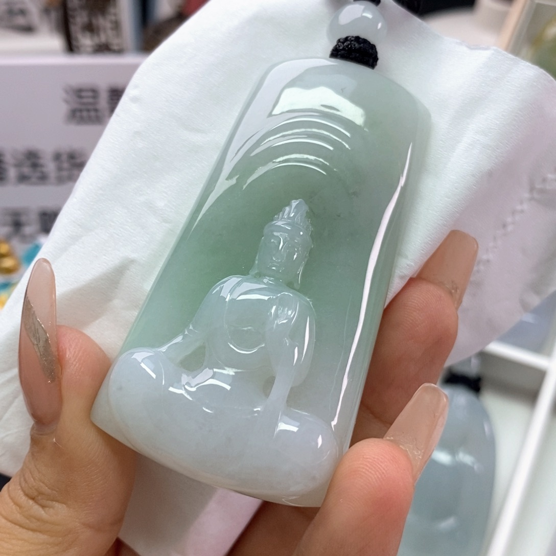 翡翠挂件未镶嵌翡翠