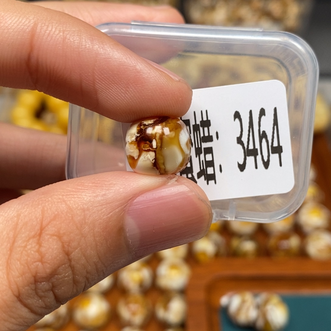 蜜蜡未镶嵌珠宝奇石3464