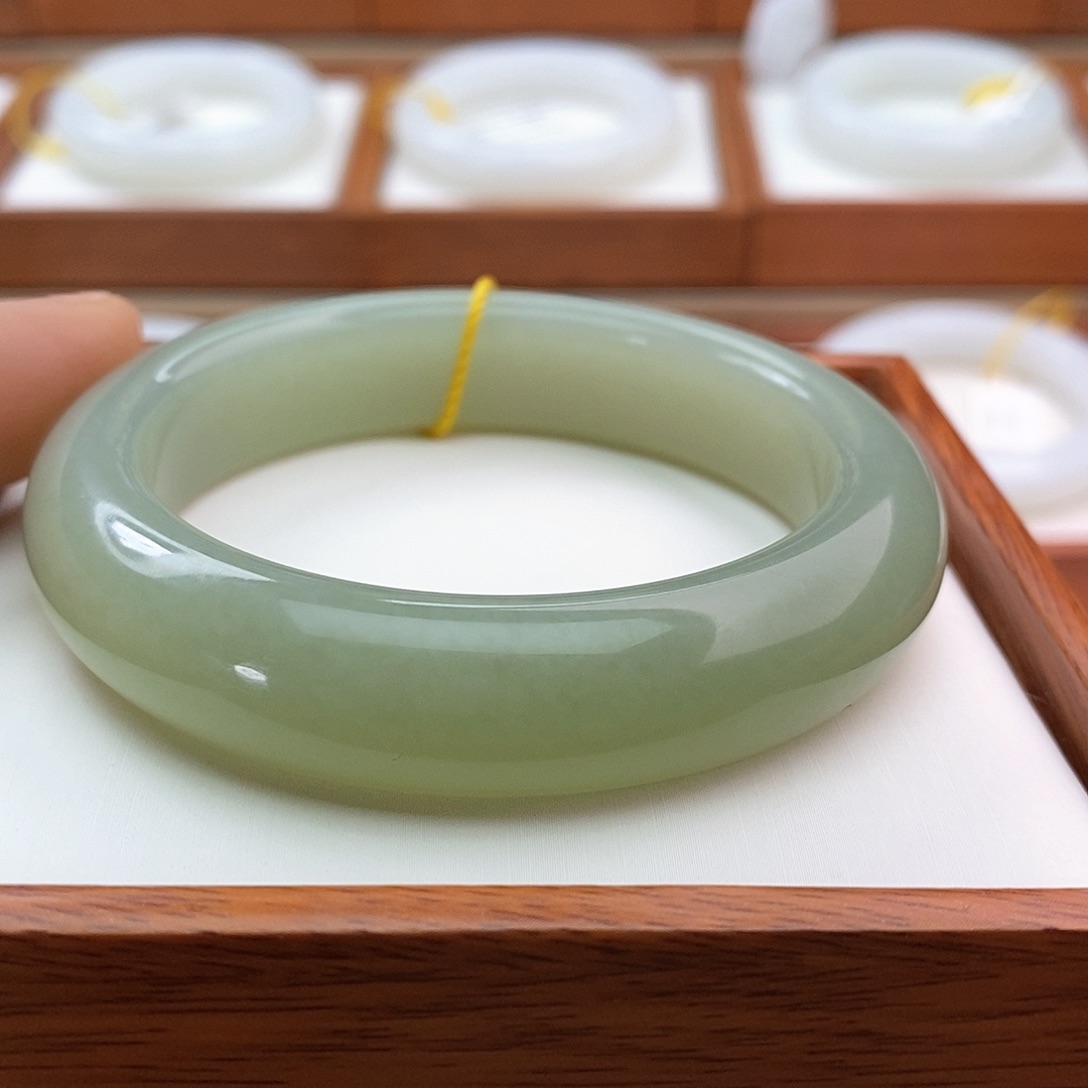 和田玉（青白玉）手镯未镶嵌