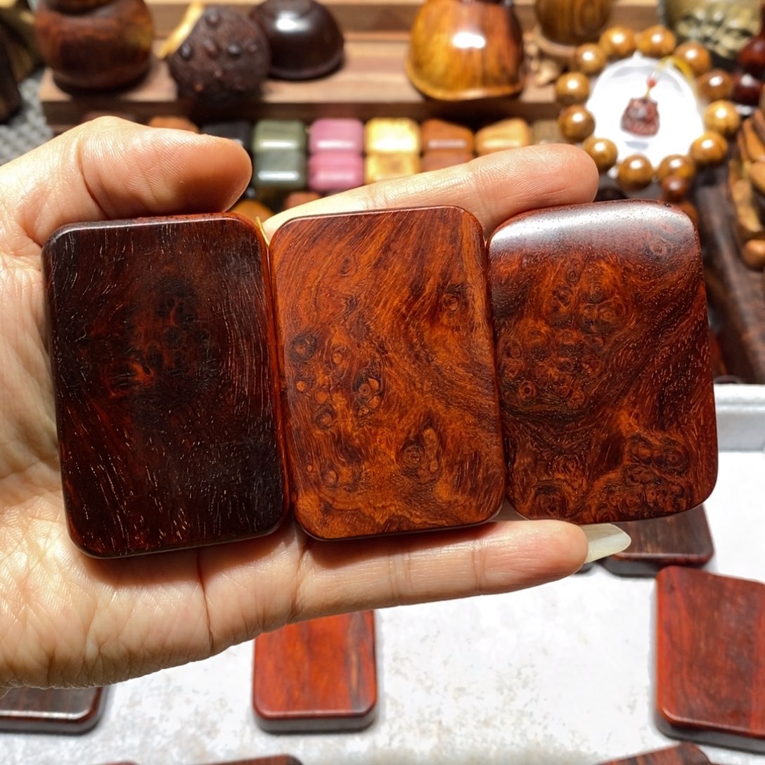 齐***胜檀香紫檀（小叶紫檀）