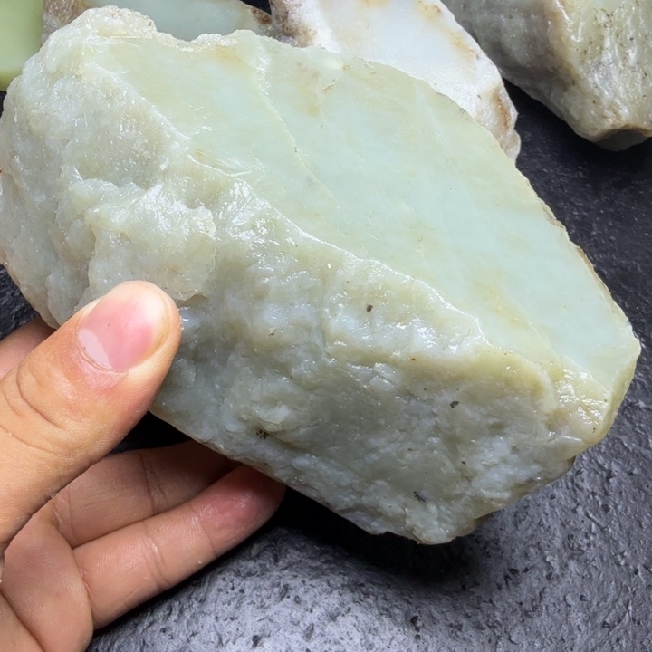 和田玉（糖玉）未镶嵌珠宝奇石