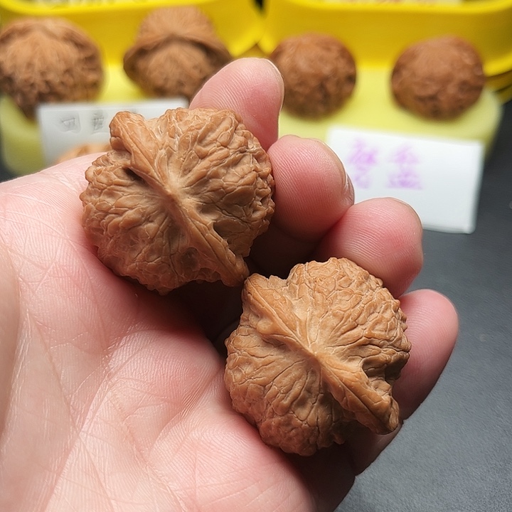 文玩核桃吊坠全品血麒麟
