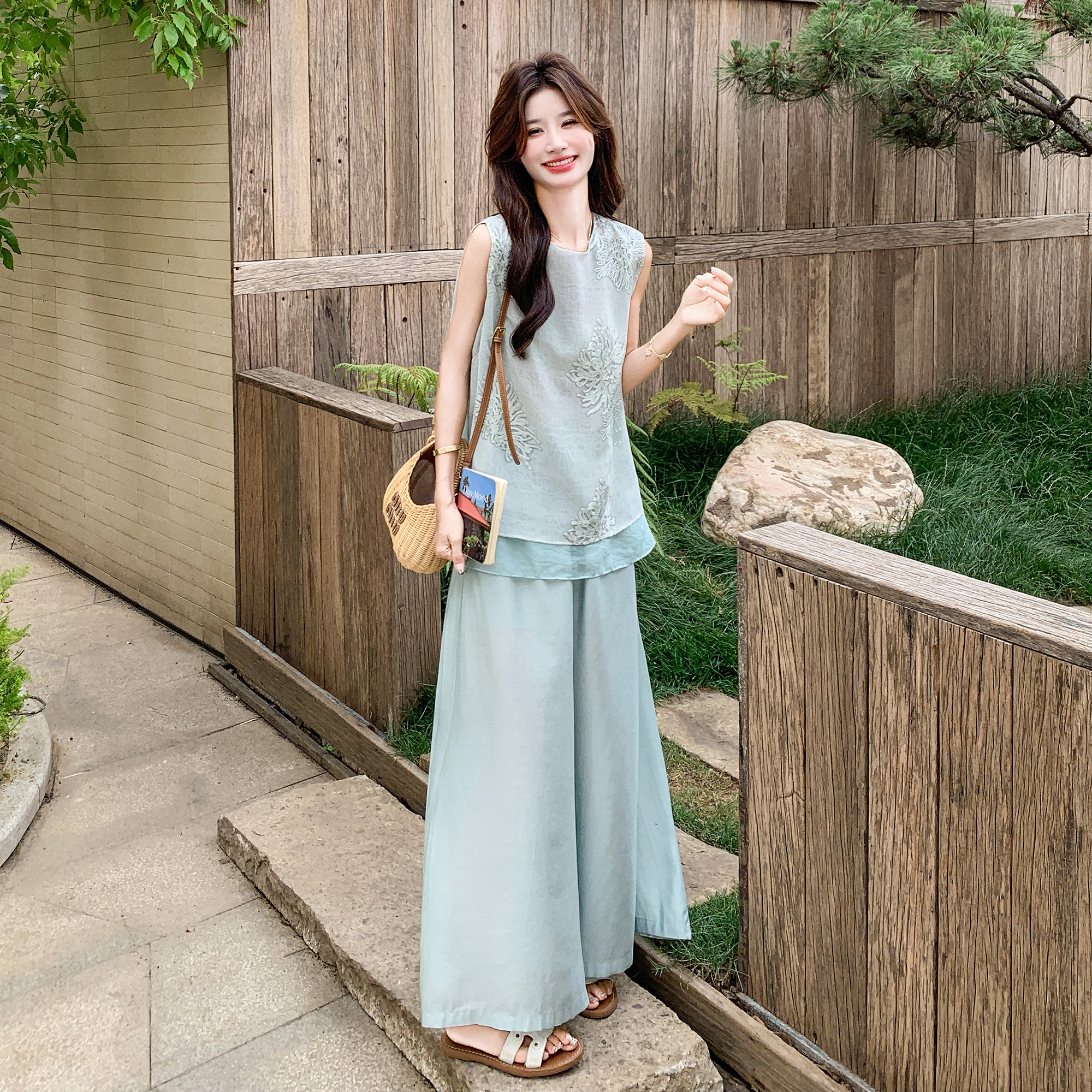 湖蓝色新中式国风套装女夏2025新款今年流行爆款上衣阔腿裤两件套