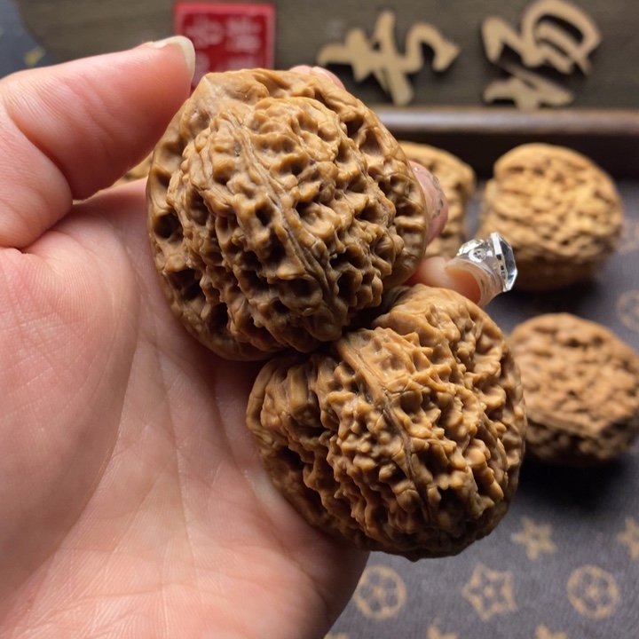 桃核把件南疆石文玩核桃