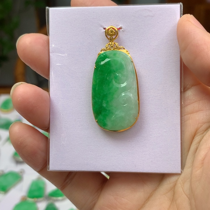 翡翠18K金镶嵌颈饰翡翠首饰