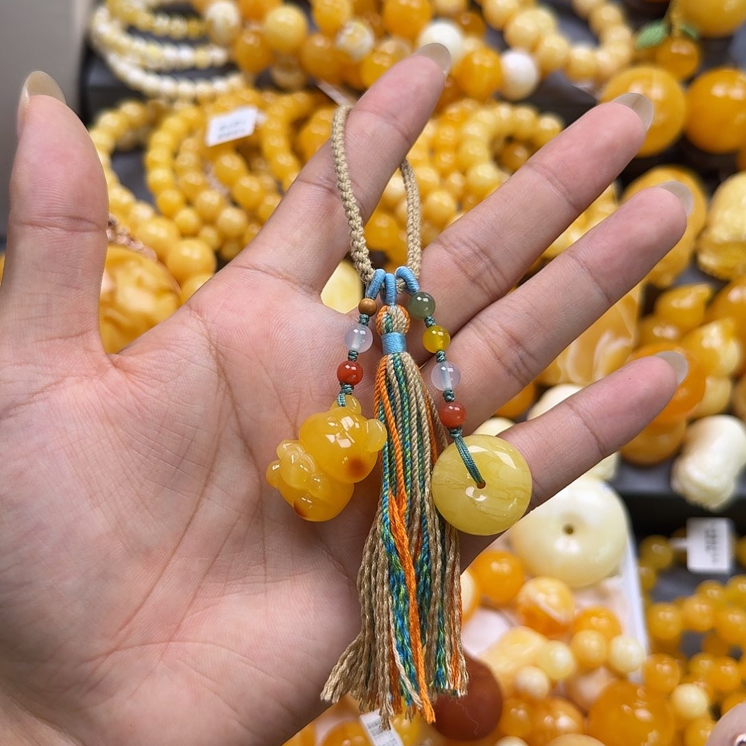 未镶嵌琥珀珠宝奇石