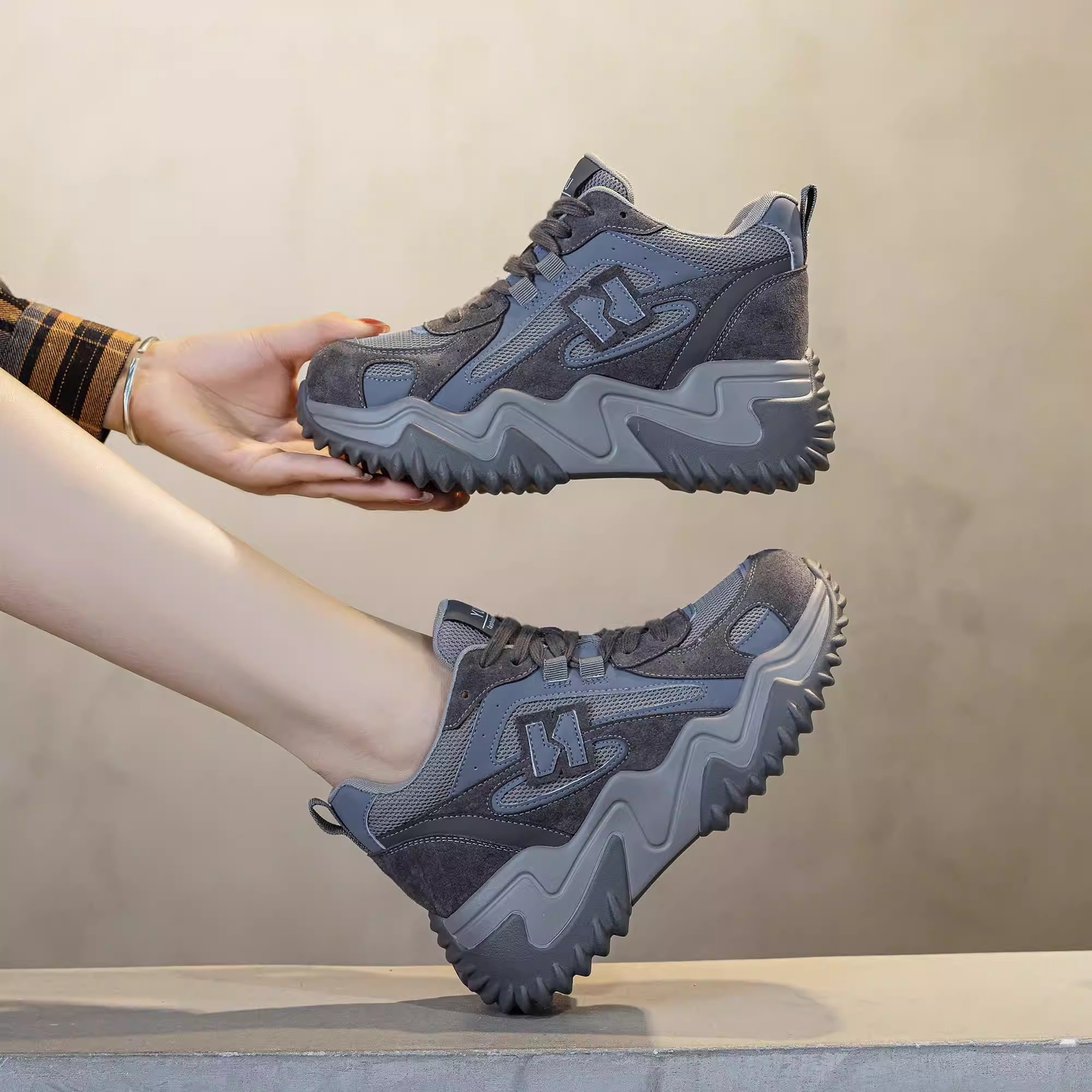 新百伦【奥莱断码】增高老爹鞋女2025新款软底时尚休闲透气运动鞋