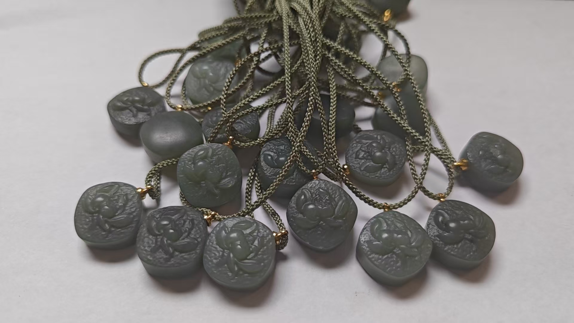 和田玉吊坠19*11.7mm左右多样性发其一C-549