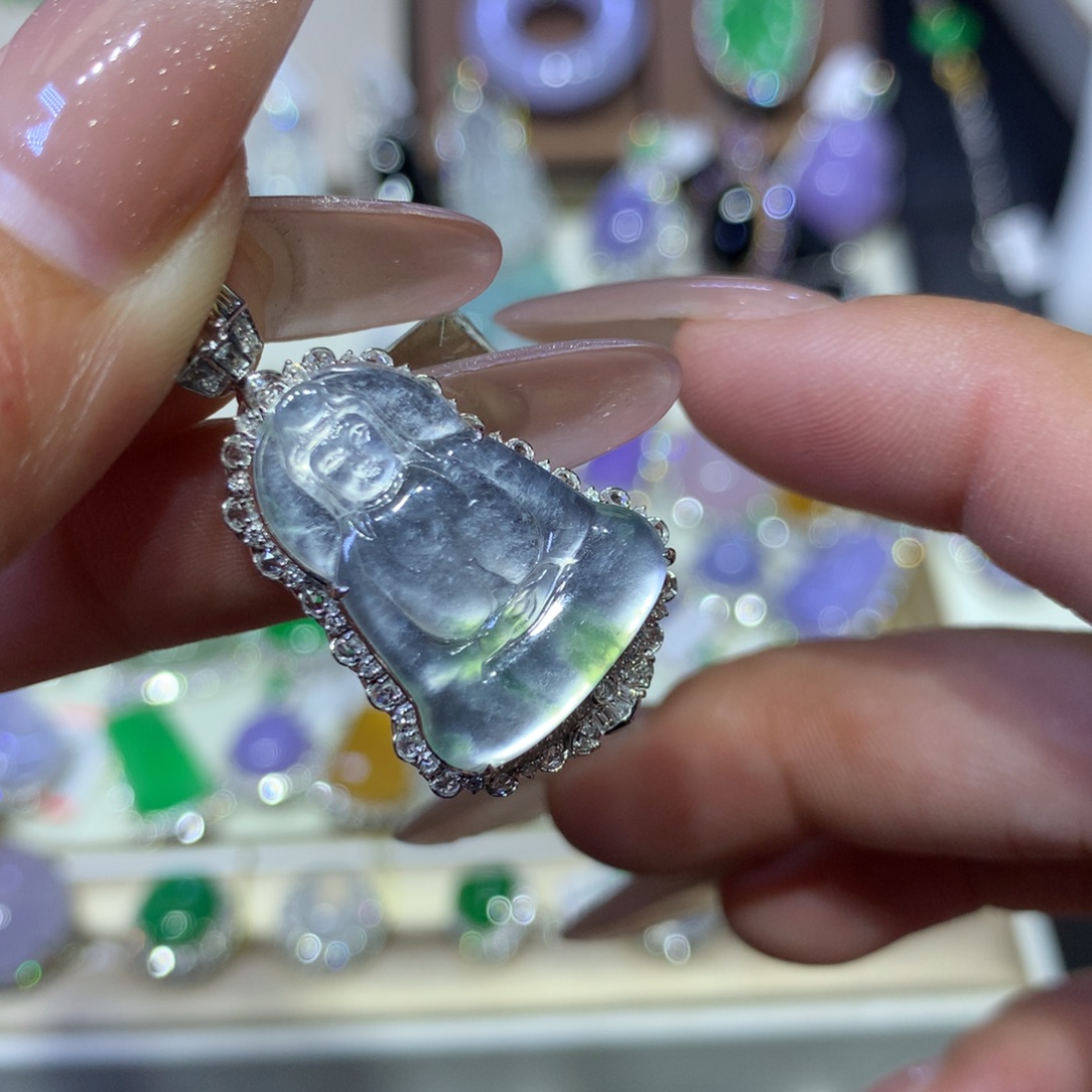 翡翠18K金镶嵌颈饰