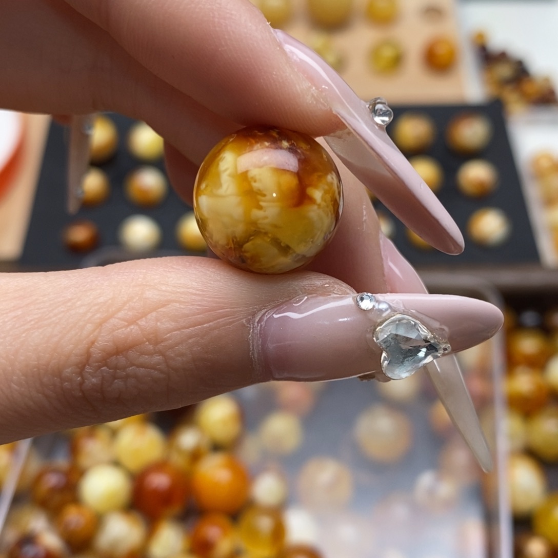 余***生蜜蜡未镶嵌裸石蜜蜡