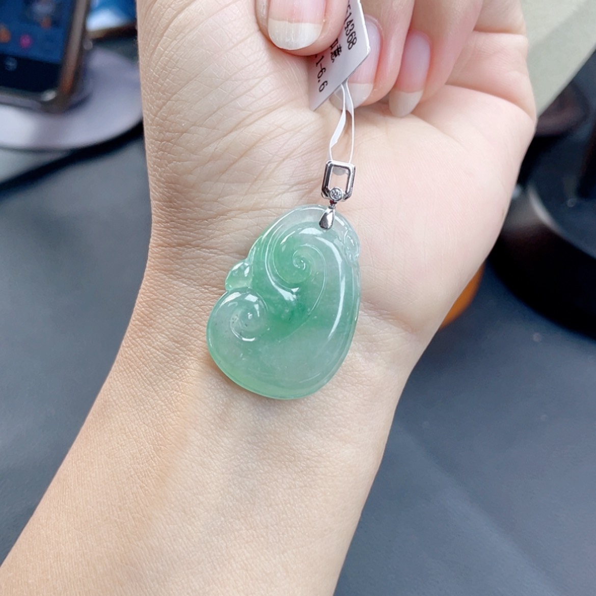 【闪购商品】翡翠颈饰18K金镶嵌57号 冰甜绿