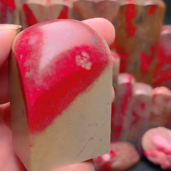 昌化鸡血石昌化鸡血石质地优良