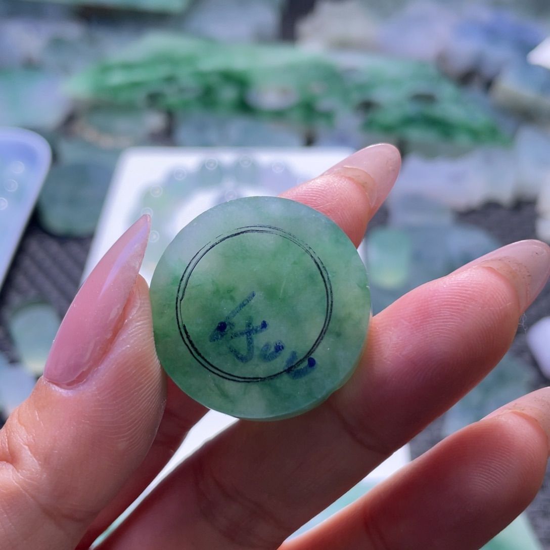 定制翡翠未镶嵌拼**郎戒指