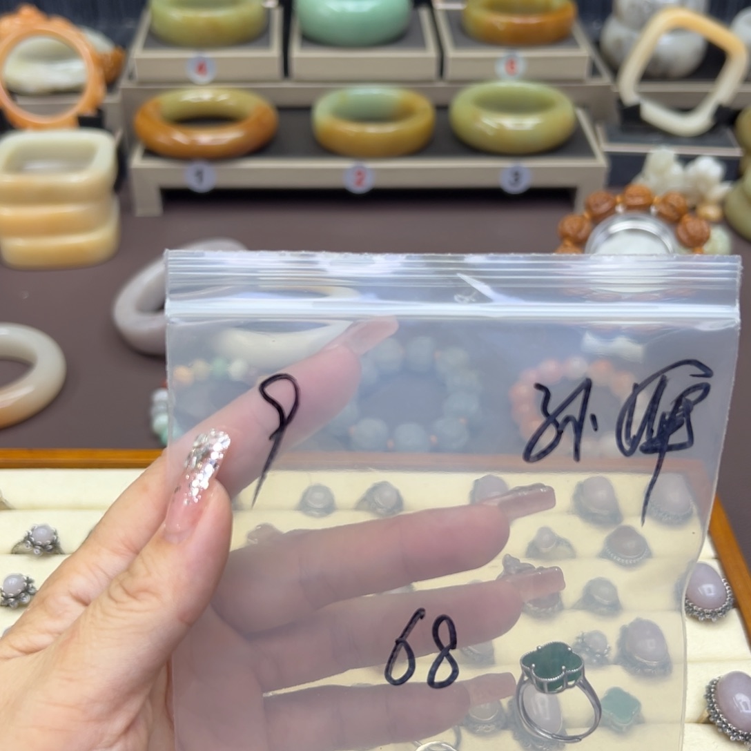 石英质玉手镯未镶嵌白*