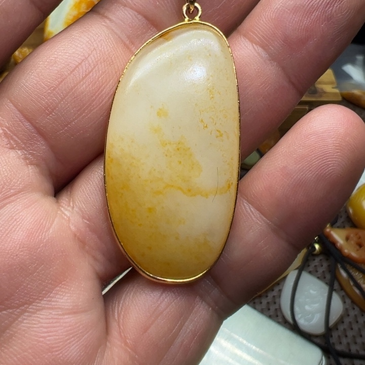 和田玉颈饰未镶嵌文**白