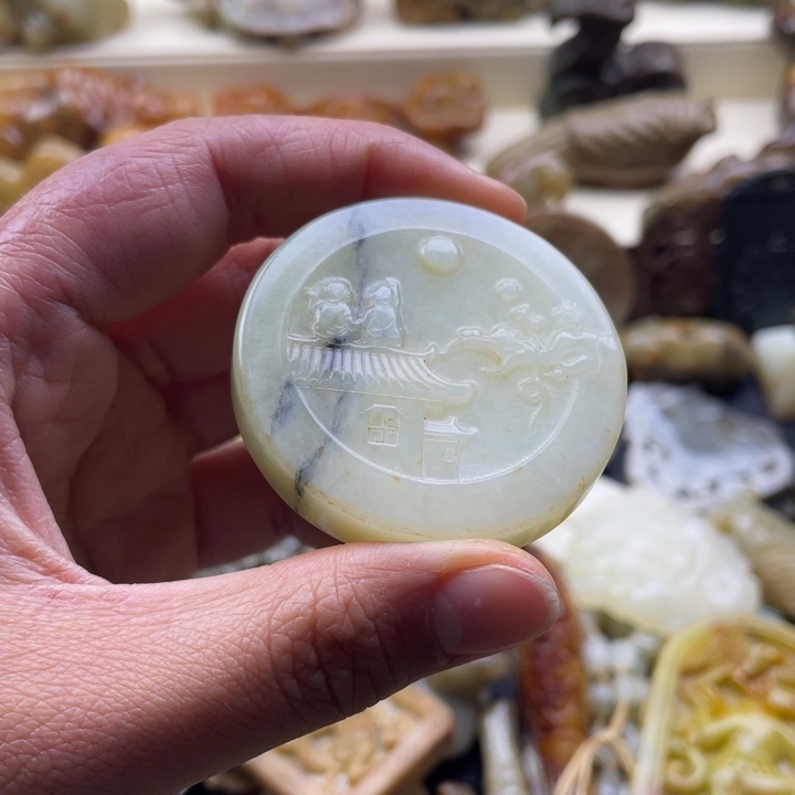 蛇纹石玉颈饰未镶嵌