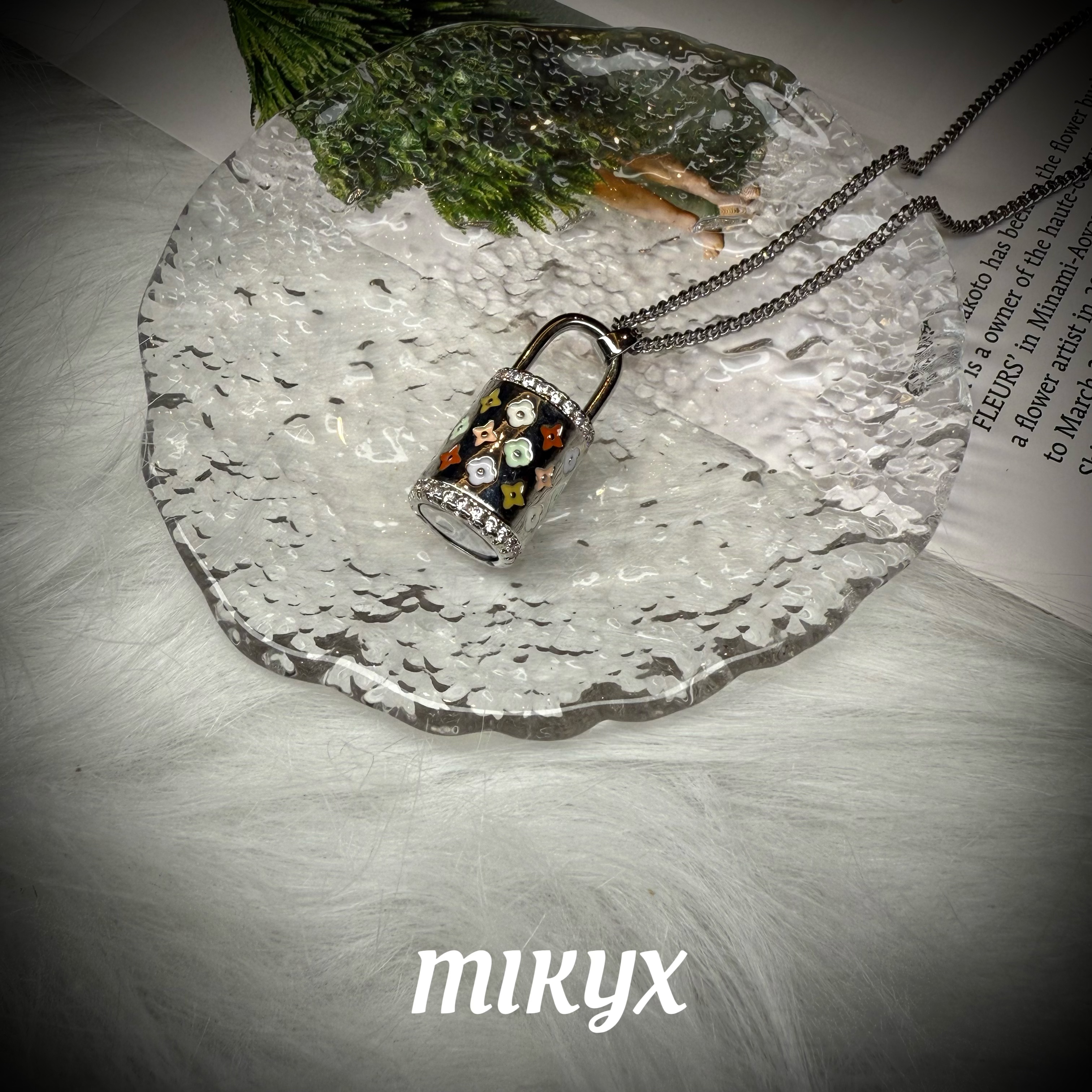 mikyx 铜合金项链 新款老花包包项链A323