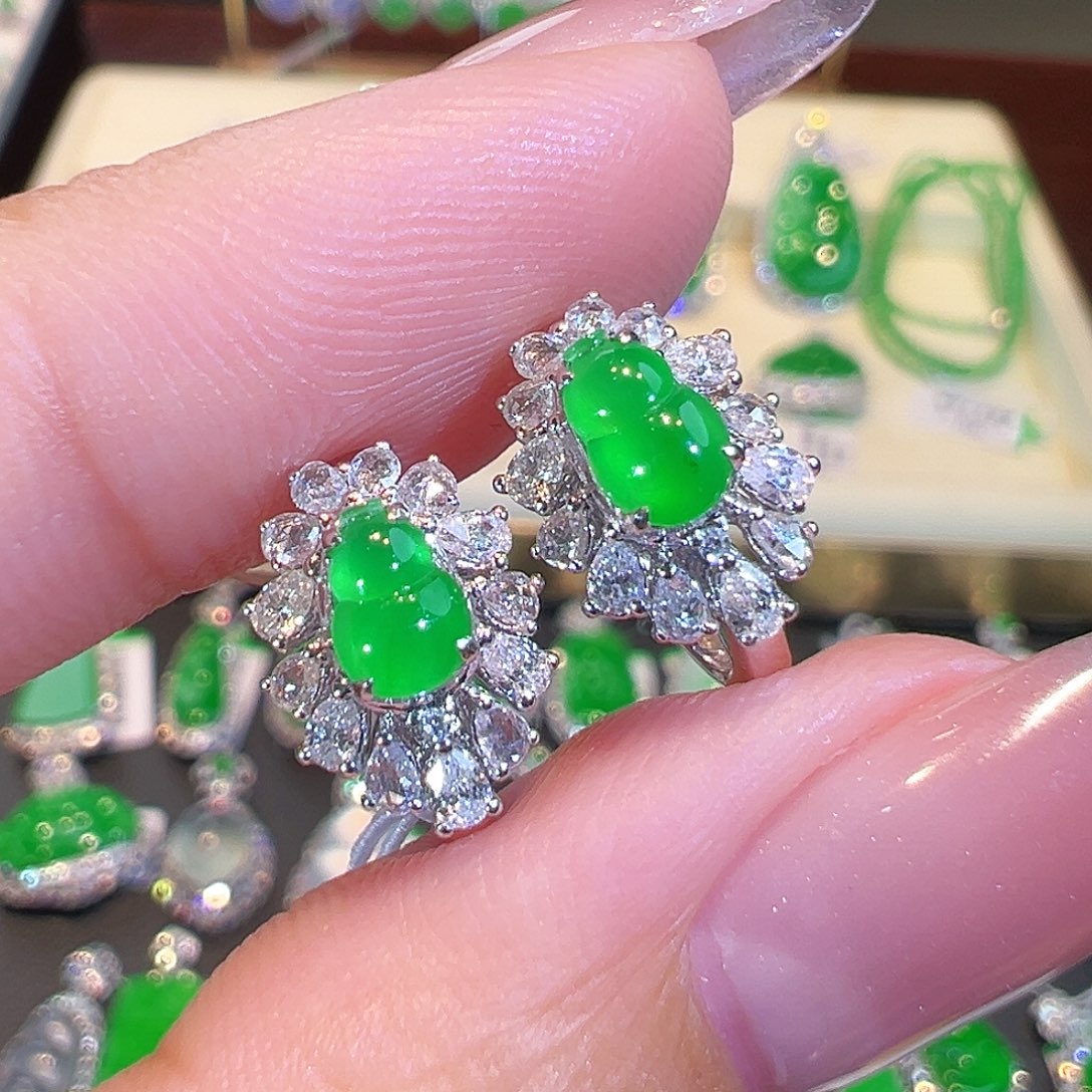 翡翠耳环18K金镶嵌翡翠